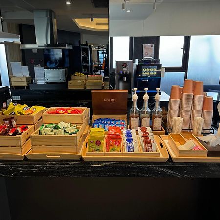 Hub Hotel - Songshan Airport Branch Tajpej Zewnętrze zdjęcie