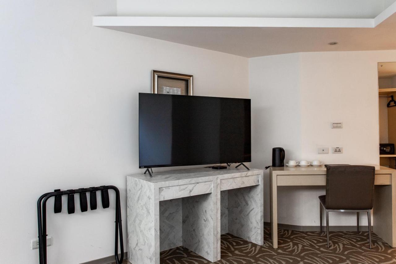 Hub Hotel - Songshan Airport Branch Tajpej Zewnętrze zdjęcie